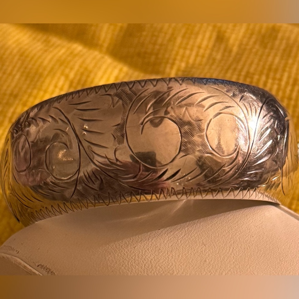 Antique Victorian/Art Deco Etched Sterling Bangle w/ Clasp - Picture 4 of 15